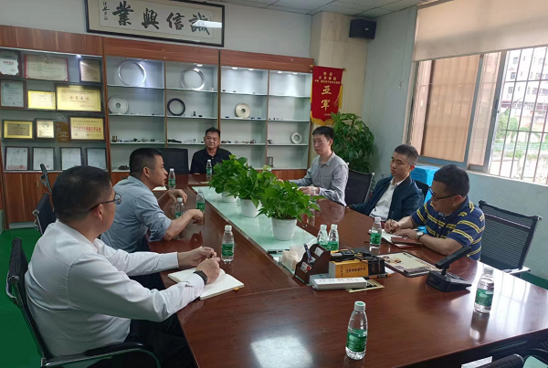 合發(fā)齒輪總經(jīng)理曹小林先生進(jìn)行接待，并做工作匯報